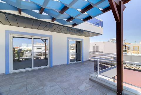 T1+3 Duplex com Garagem e Acesso Direto à Praia - Manta Rota