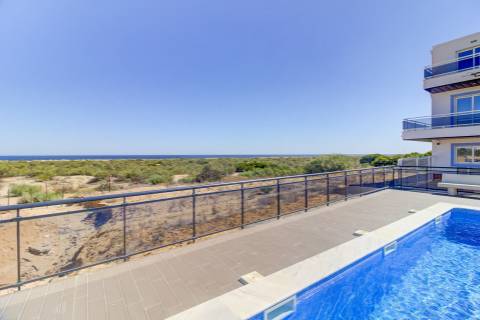 T1+3 Duplex com Garagem e Acesso Direto à Praia - Manta Rota