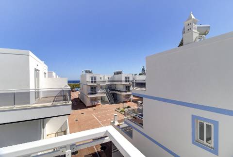 T1+3 Duplex com Garagem e Acesso Direto à Praia - Manta Rota