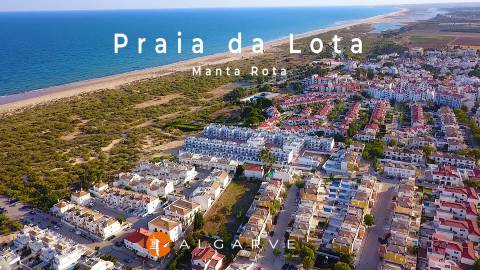 T0+1 com Garagem e Acesso Direto à Praia - Manta Rota