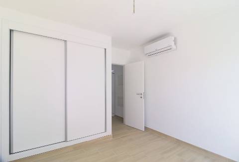 T1+3 Duplex com Garagem e Acesso Direto à Praia - Manta Rota