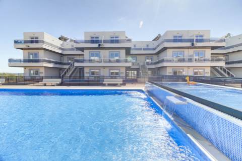 T1+3 Duplex com Garagem e Acesso Direto à Praia - Manta Rota