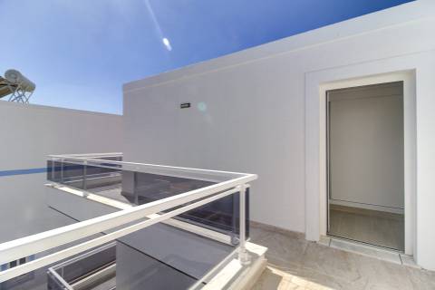 T1+3 Duplex com Garagem e Acesso Direto à Praia - Manta Rota