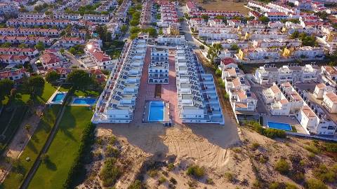 T0+1 com Garagem e Acesso Direto à Praia - Manta Rota