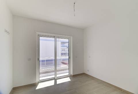 T1+3 Duplex com Garagem e Acesso Direto à Praia - Manta Rota