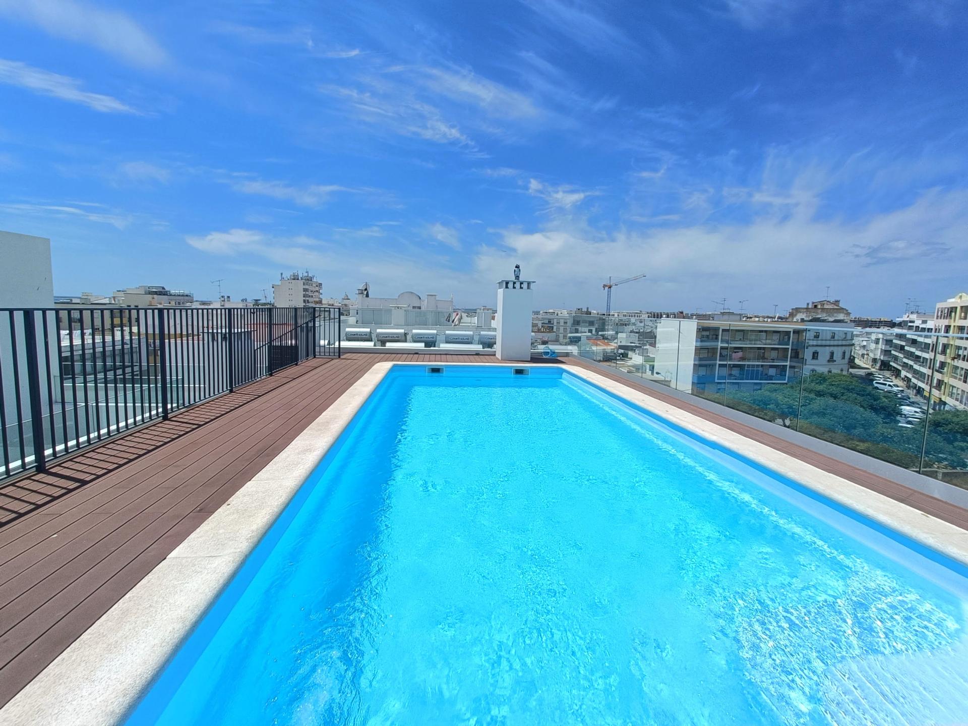 Apartamento moderno na Baixa de Olhão, com piscina e vista deslumbrante.