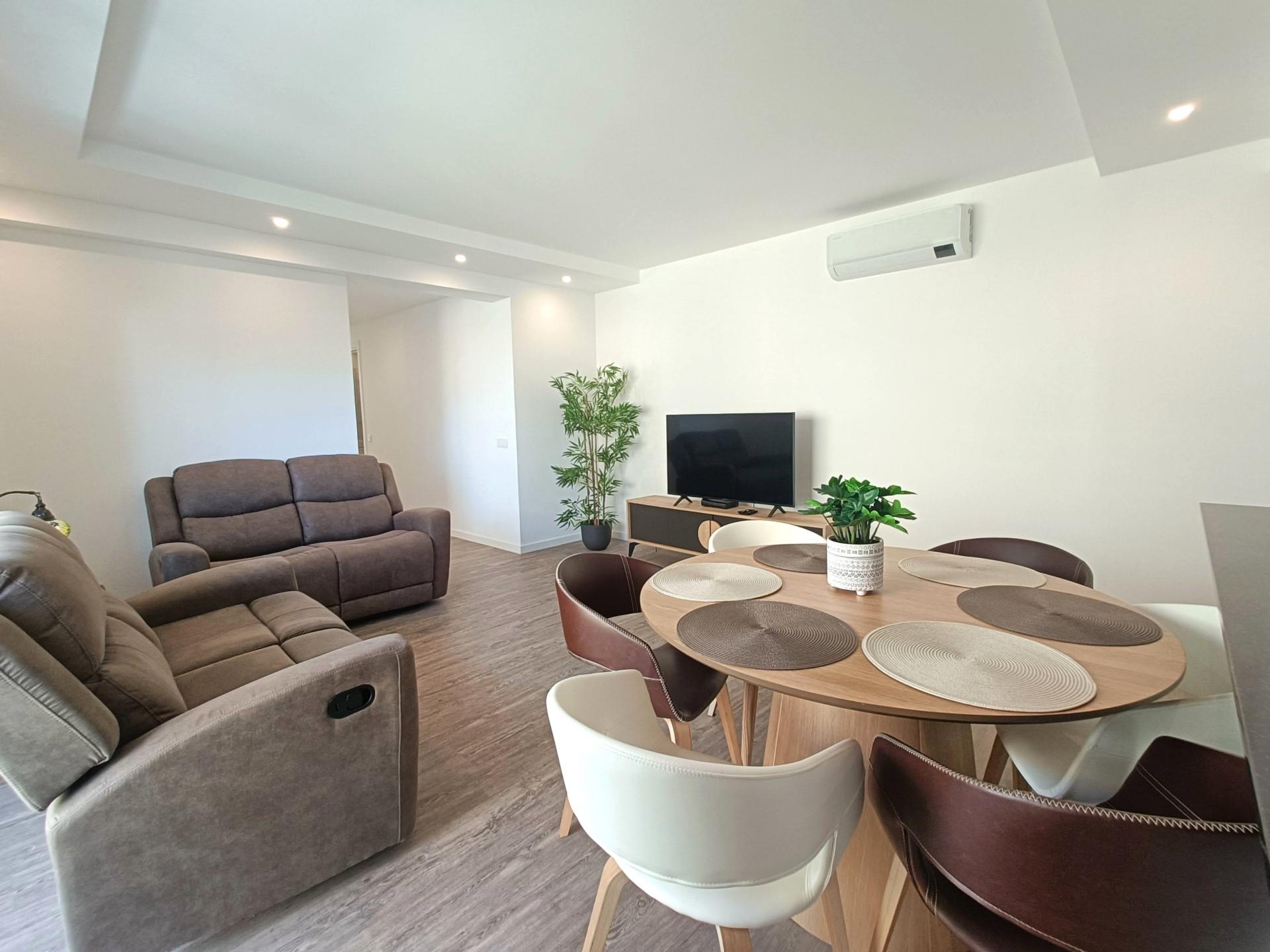 Apartamento moderno na Baixa de Olhão, com piscina e vista deslumbrante.