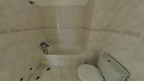 Apartamento T3 com 122,37m² no Centro de Olhão - Oportunidade Imperdível para Renovar a Seu Gosto!