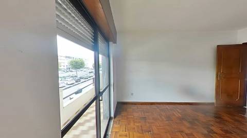 Apartamento T3 com 122,37m² no Centro de Olhão - Oportunidade Imperdível para Renovar a Seu Gosto!