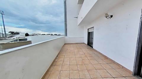 Apartamento T3 com 122,37m² no Centro de Olhão - Oportunidade Imperdível para Renovar a Seu Gosto!