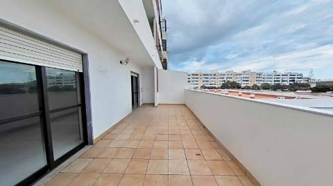 Apartamento T3 com 122,37m² no Centro de Olhão - Oportunidade Imperdível para Renovar a Seu Gosto!