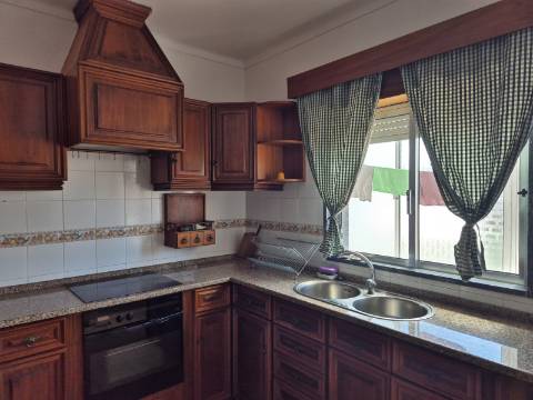 Apartamento de dois andares para arrendamento ANUAL em Vila Real de Santo António