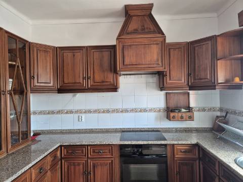 Apartamento de dois andares para arrendamento ANUAL em Vila Real de Santo António