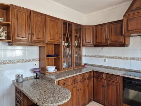 Apartamento de dois andares para arrendamento ANUAL em Vila Real de Santo António