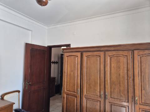 Apartamento de dois andares para arrendamento ANUAL em Vila Real de Santo António