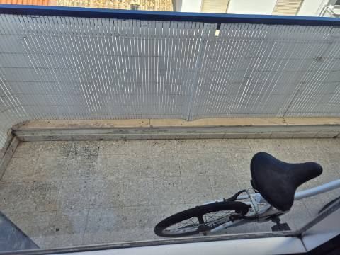 Apartamento de dois andares para arrendamento ANUAL em Vila Real de Santo António