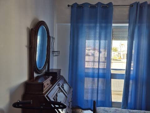 Apartamento de dois andares para arrendamento ANUAL em Vila Real de Santo António