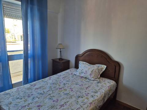 Apartamento de dois andares para arrendamento ANUAL em Vila Real de Santo António