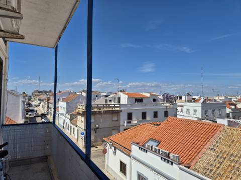Apartamento de dois andares para arrendamento ANUAL em Vila Real de Santo António
