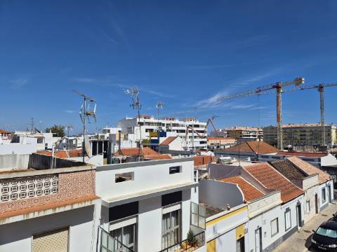 Apartamento de dois andares para arrendamento ANUAL em Vila Real de Santo António