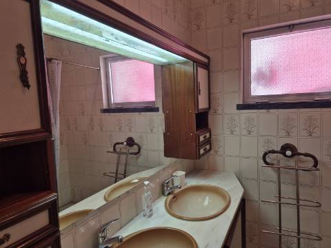 Apartamento de dois andares para arrendamento ANUAL em Vila Real de Santo António