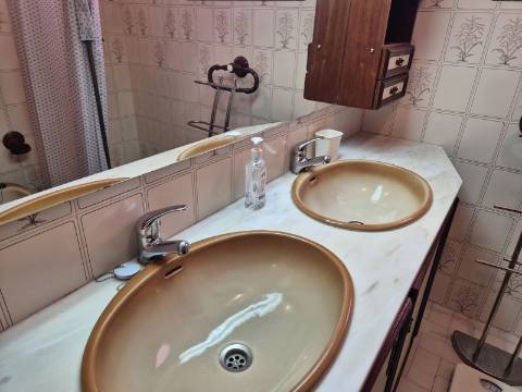 Apartamento de dois andares para arrendamento ANUAL em Vila Real de Santo António