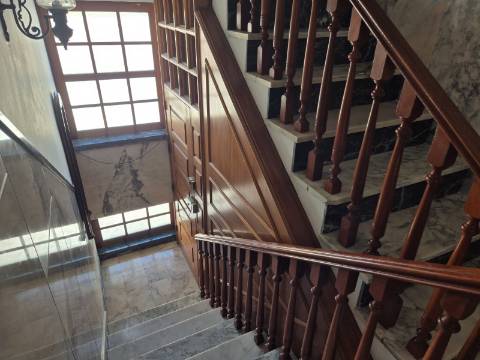 Apartamento de dois andares para arrendamento ANUAL em Vila Real de Santo António