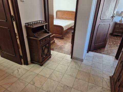 Apartamento de dois andares para arrendamento ANUAL em Vila Real de Santo António