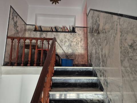 Apartamento de dois andares para arrendamento ANUAL em Vila Real de Santo António