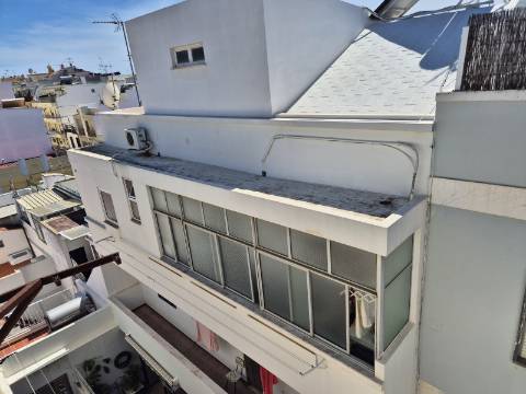 Apartamento de dois andares para arrendamento ANUAL em Vila Real de Santo António