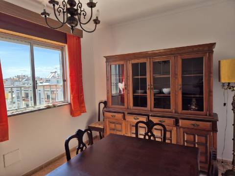 Apartamento de dois andares para arrendamento ANUAL em Vila Real de Santo António