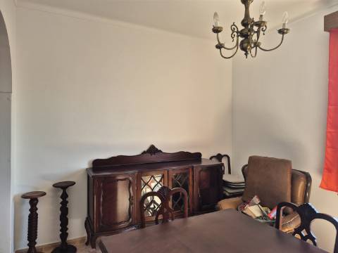 Apartamento de dois andares para arrendamento ANUAL em Vila Real de Santo António