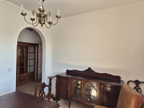 Apartamento de dois andares para arrendamento ANUAL em Vila Real de Santo António