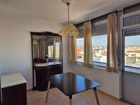 Apartamento de dois andares para arrendamento ANUAL em Vila Real de Santo António