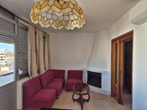 Apartamento de dois andares para arrendamento ANUAL em Vila Real de Santo António