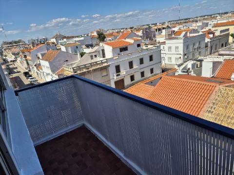 Apartamento de dois andares para arrendamento ANUAL em Vila Real de Santo António