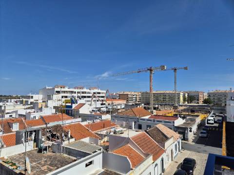 Apartamento de dois andares para arrendamento ANUAL em Vila Real de Santo António