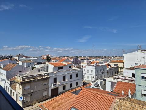 Apartamento de dois andares para arrendamento ANUAL em Vila Real de Santo António