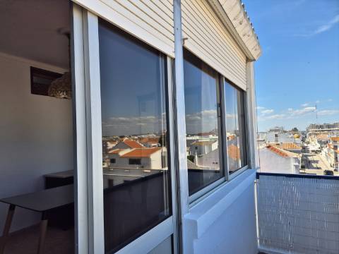 Apartamento de dois andares para arrendamento ANUAL em Vila Real de Santo António