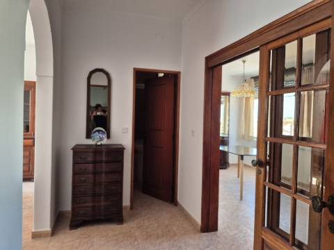 Apartamento de dois andares para arrendamento ANUAL em Vila Real de Santo António