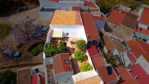 Moradia T3+2 com Jardim, Garagem e Vista Castelo no Centro de Castro Marim - 2 Artigos Vendidos em Conjunto
