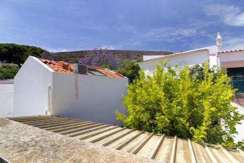 Moradia T3+2 com Jardim, Garagem e Vista Castelo no Centro de Castro Marim - 2 Artigos Vendidos em Conjunto