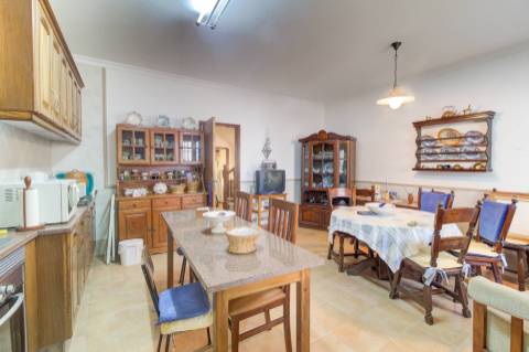 Moradia T3+2 com Jardim, Garagem e Vista Castelo no Centro de Castro Marim - 2 Artigos Vendidos em Conjunto