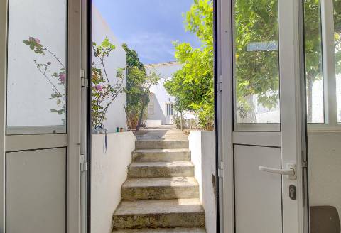 Moradia T3+2 com Jardim, Garagem e Vista Castelo no Centro de Castro Marim - 2 Artigos Vendidos em Conjunto