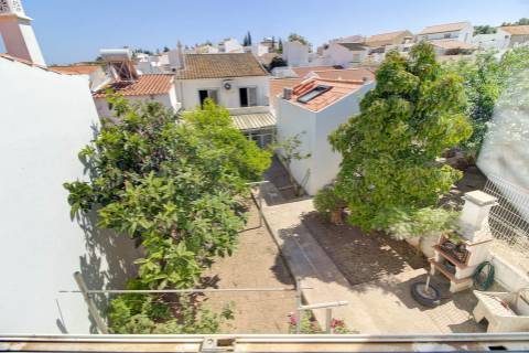 Moradia T3+2 com Jardim, Garagem e Vista Castelo no Centro de Castro Marim - 2 Artigos Vendidos em Conjunto