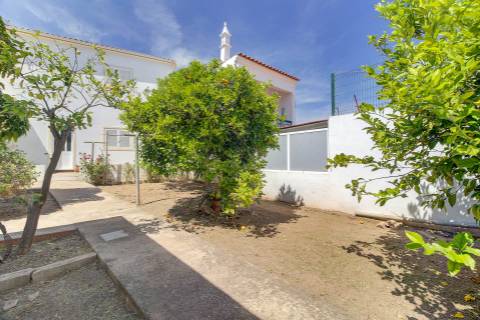 Moradia T3+2 com Jardim, Garagem e Vista Castelo no Centro de Castro Marim - 2 Artigos Vendidos em Conjunto