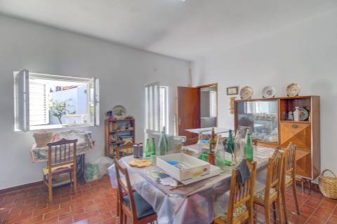 Moradia T3+2 com Jardim, Garagem e Vista Castelo no Centro de Castro Marim - 2 Artigos Vendidos em Conjunto