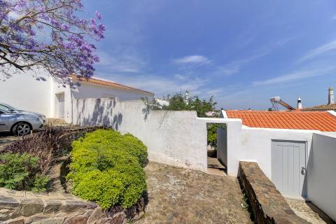 Moradia T3+2 com Jardim, Garagem e Vista Castelo no Centro de Castro Marim - 2 Artigos Vendidos em Conjunto