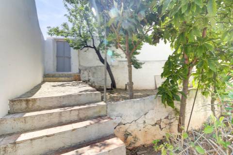 Moradia T3+2 com Jardim, Garagem e Vista Castelo no Centro de Castro Marim - 2 Artigos Vendidos em Conjunto