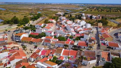 Moradia T3+2 com Jardim, Garagem e Vista Castelo no Centro de Castro Marim - 2 Artigos Vendidos em Conjunto